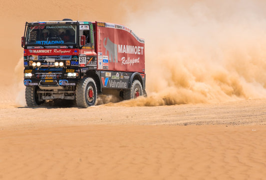 Fototapete Nr. 3556 - Desert Truck red