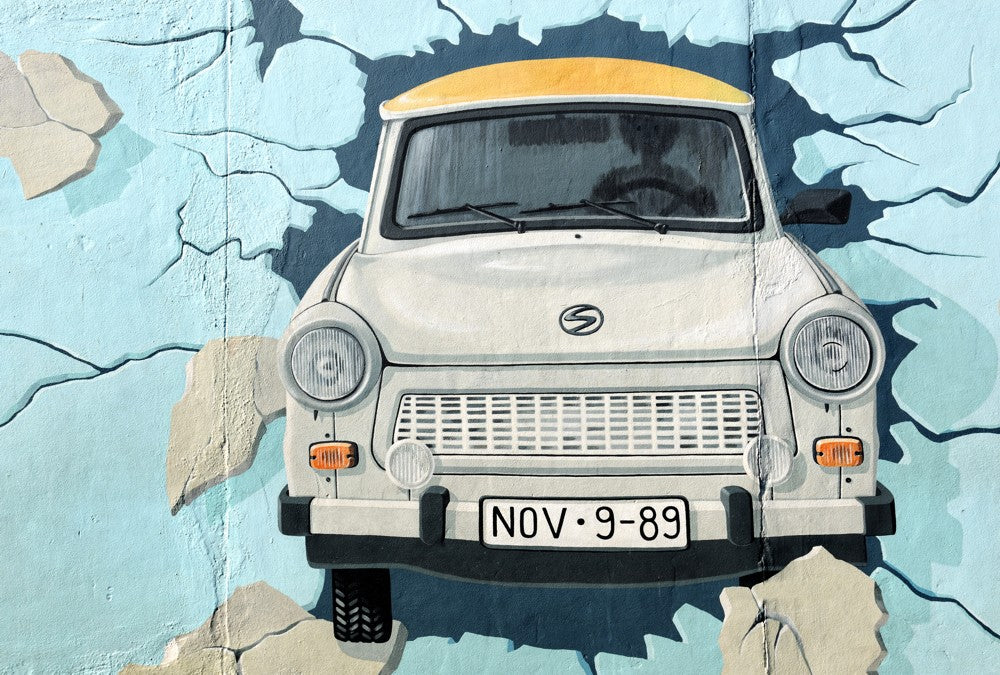 Fototapete Nr. 3605 - Trabi breaks through