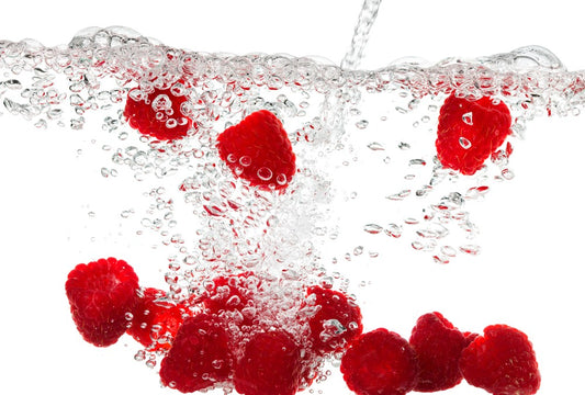 Fototapete Nr. 3096 - Splashing raspberries